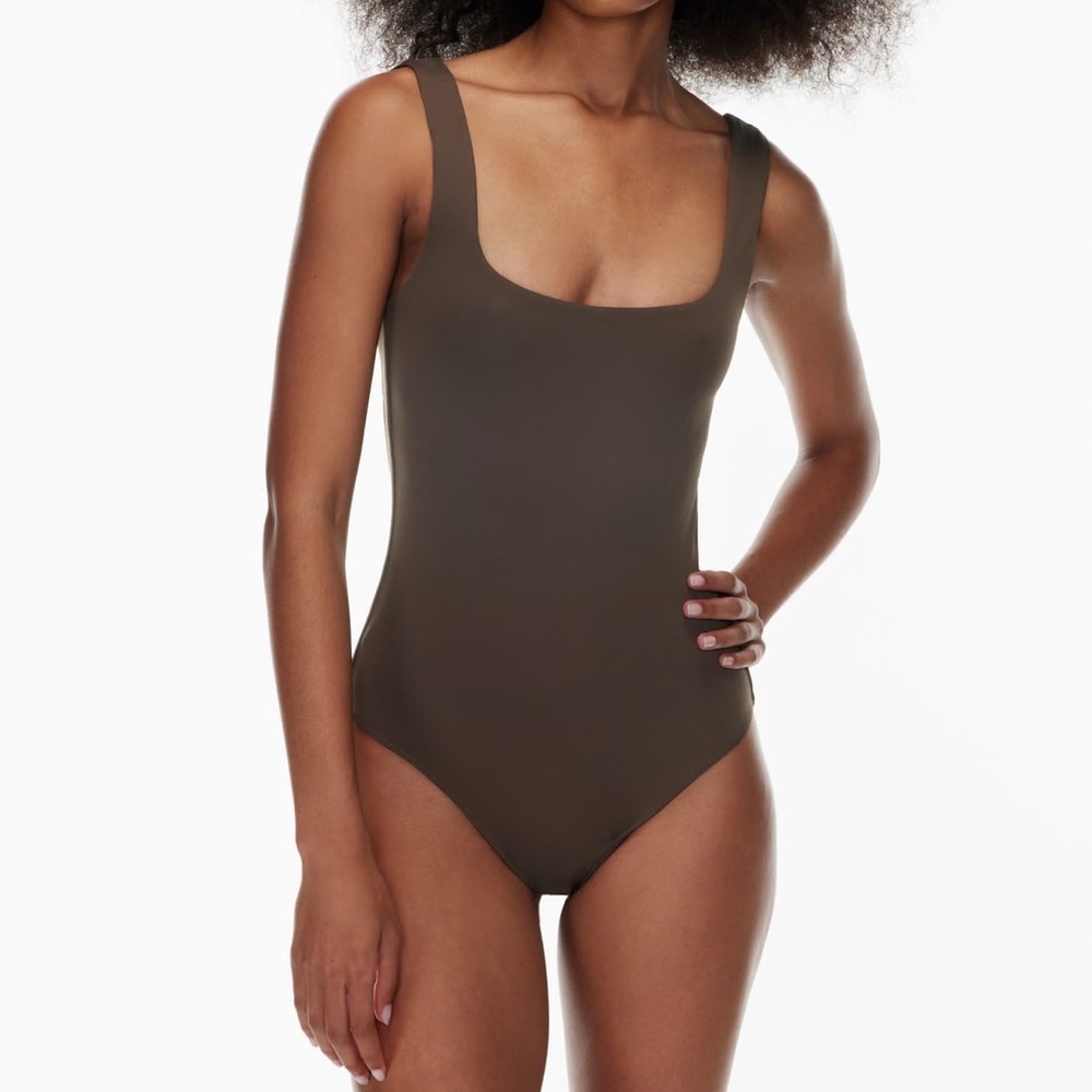 Aritizia Babaton CONTOUR CUT-OUT BODYSUIT